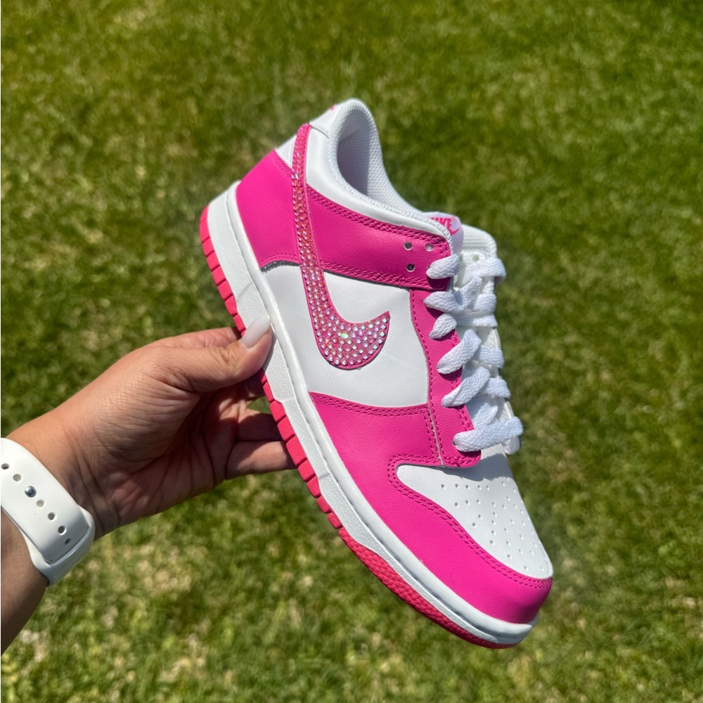 NWT Nike Women's Pink and White Dunks